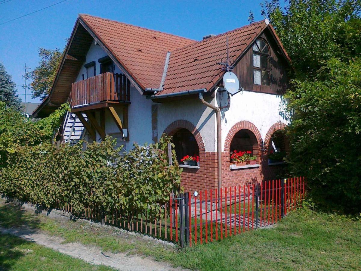 Holiday Home In Balatonfenyves 18465 Eksteriør bilde